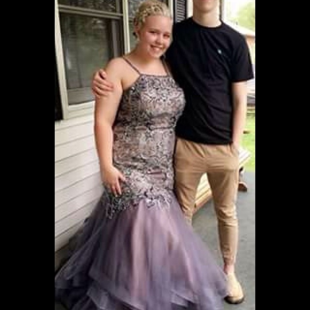 ❤Worn Once️💕MERMAID Style Prom Dress😍Almost here